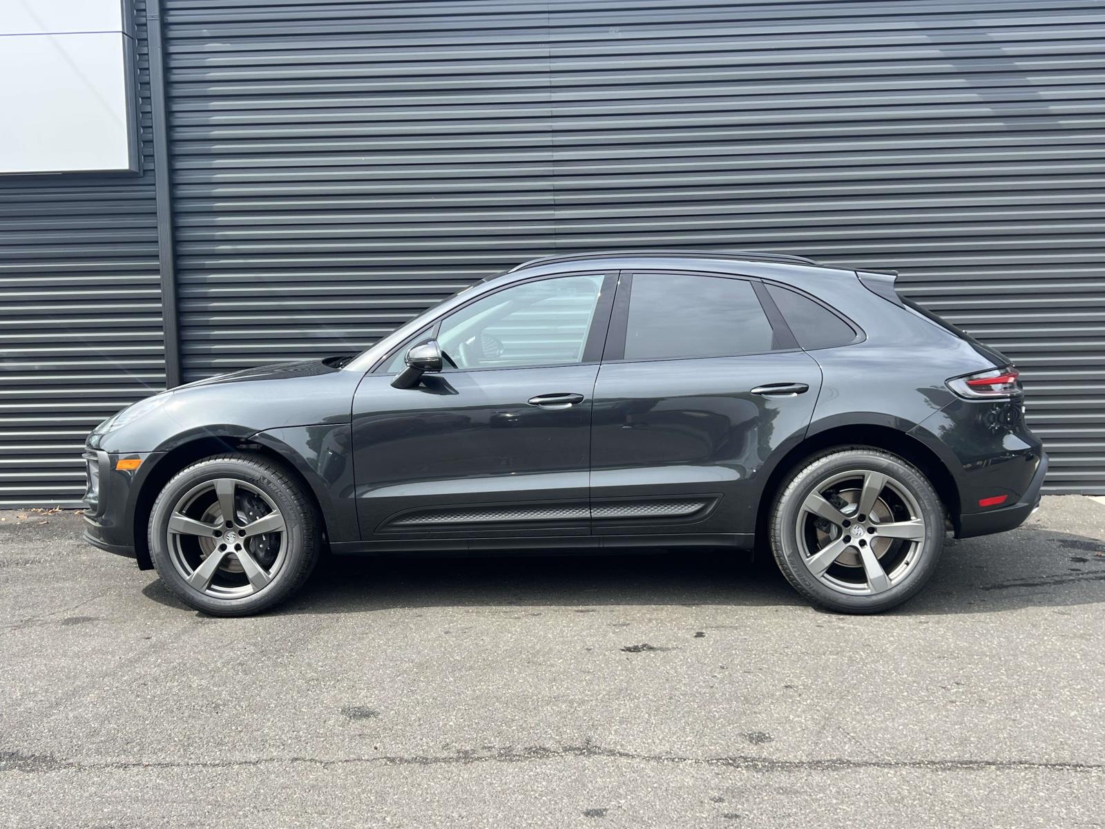 2026 Porsche Macan Base Image 7 of 28