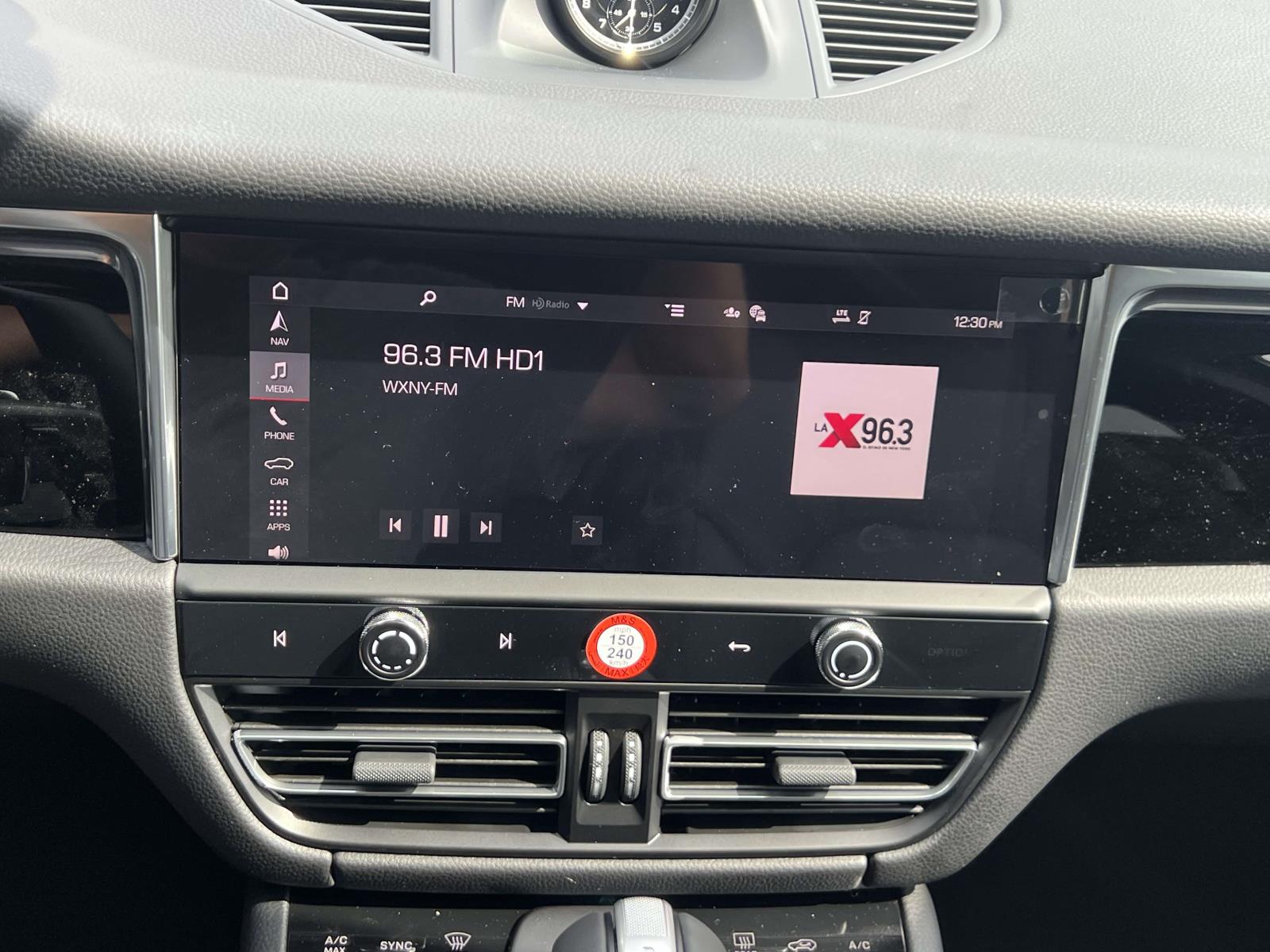 2026 Porsche Macan Base Image 18 of 28