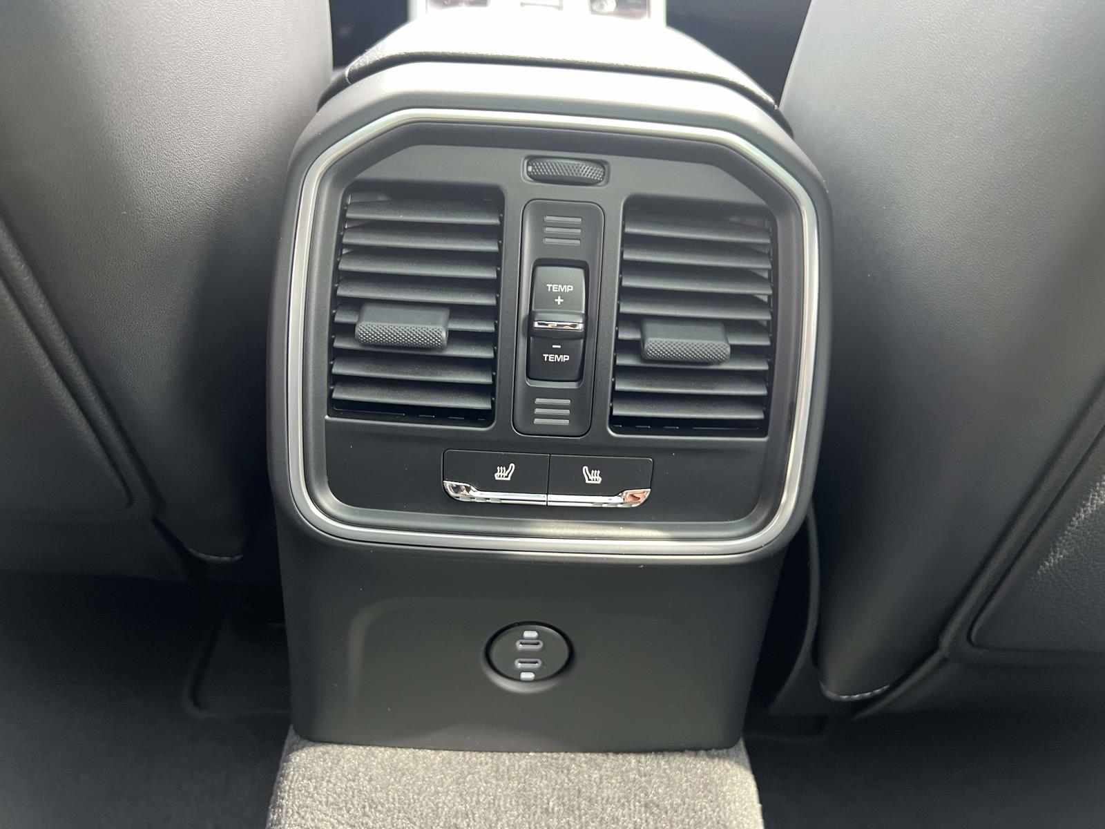 2026 Porsche Macan Base Image 21 of 28