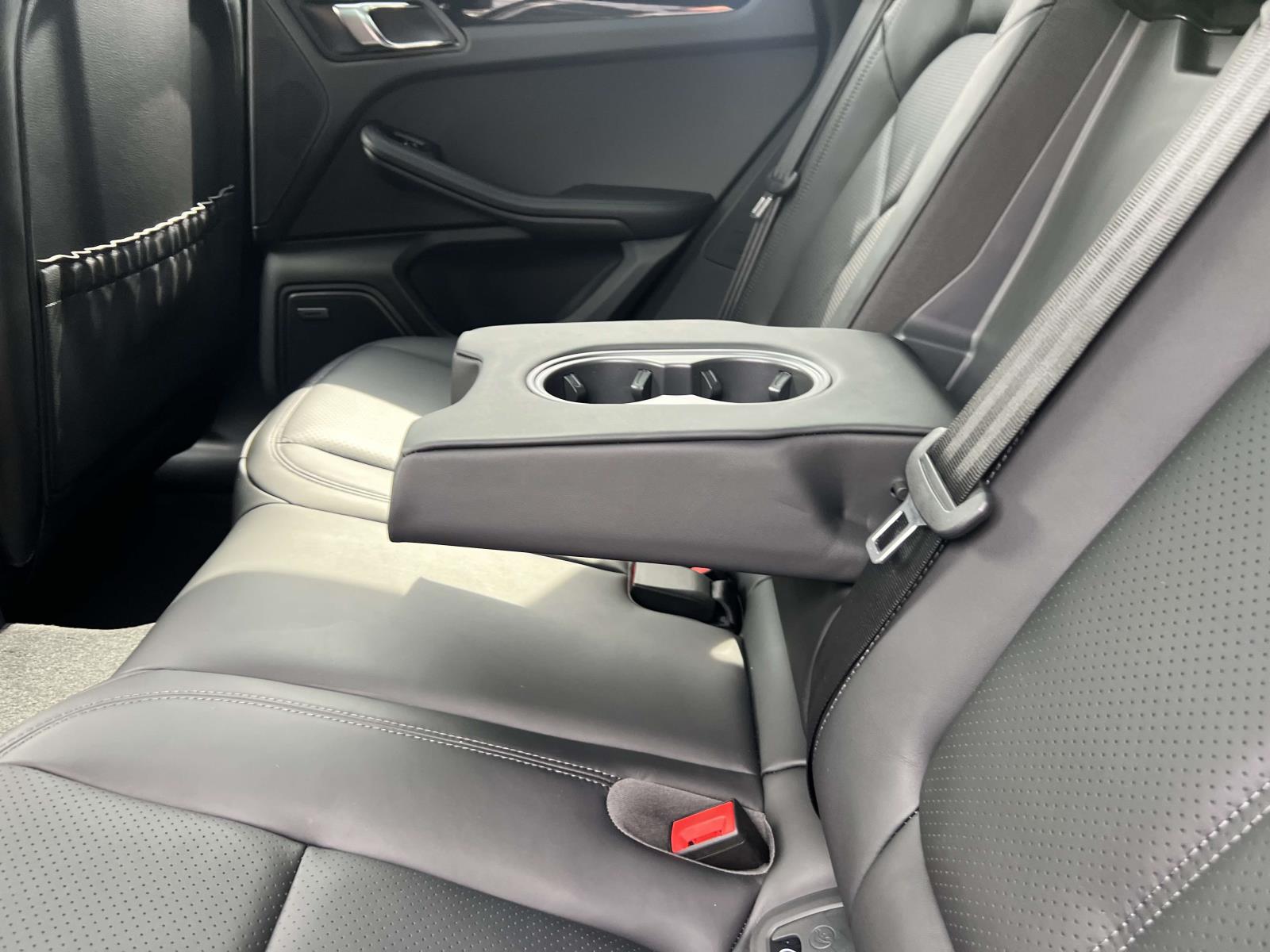 2026 Porsche Macan Base Image 25 of 28