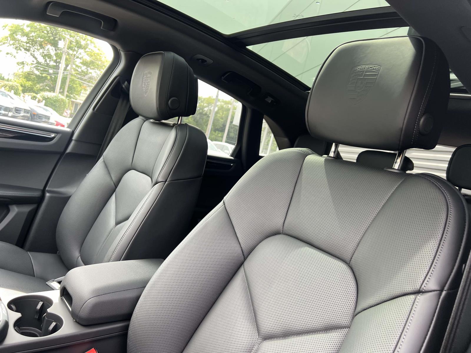 2026 Porsche Macan Base Image 11 of 28