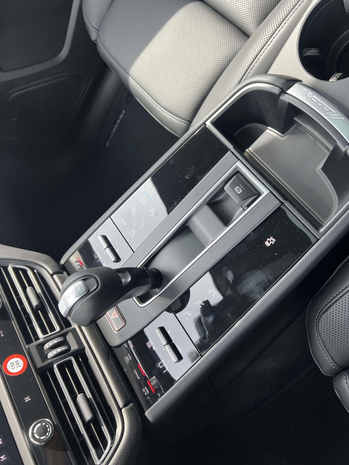 2026 Porsche Macan Base Image 19 of 28