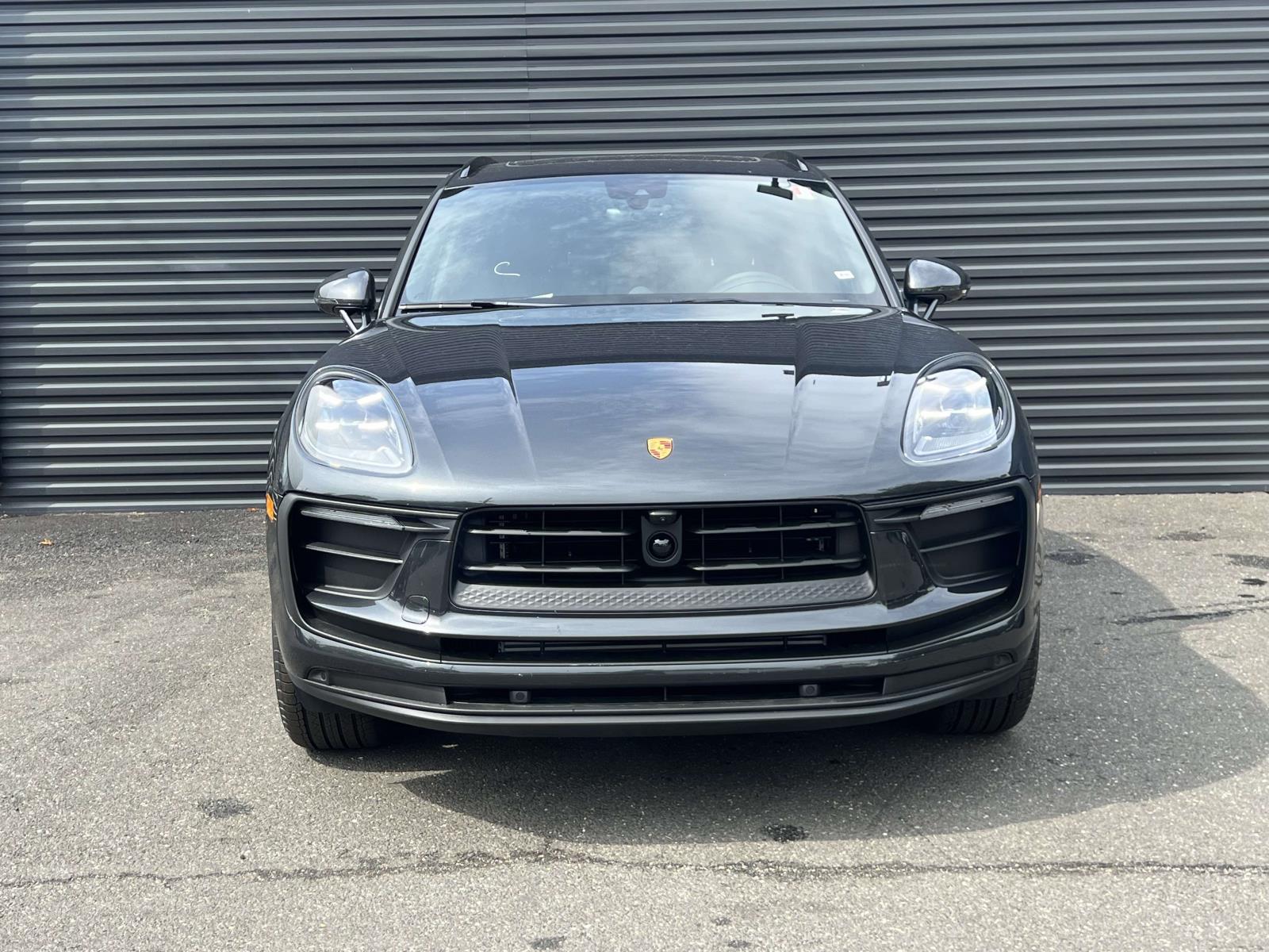 2026 Porsche Macan Base Image 2 of 28