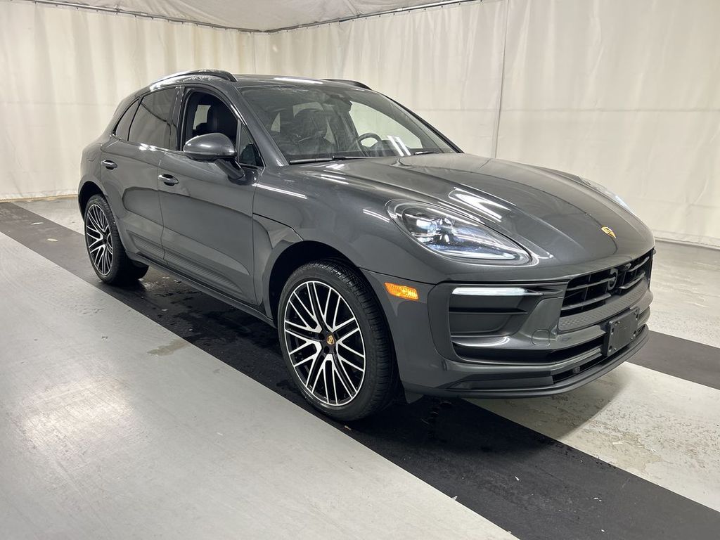 2026 Porsche Macan Base Image 3 of 25