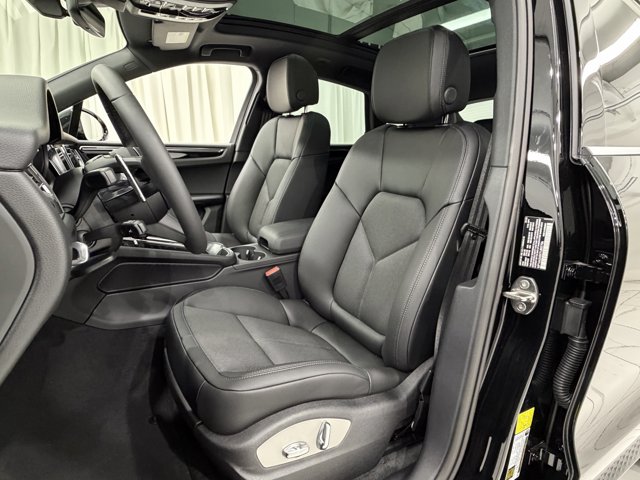 2026 Porsche Macan Base Image 21 of 58