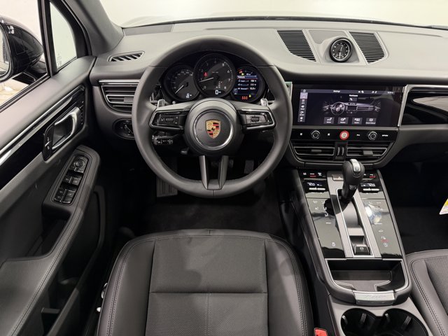 2026 Porsche Macan Base Image 26 of 58