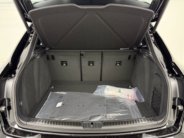 2026 Porsche Macan Base Image 15 of 58