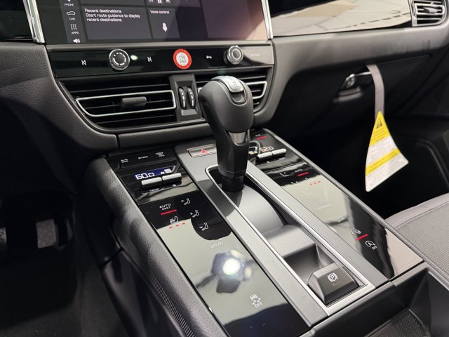 2026 Porsche Macan Base Image 36 of 58