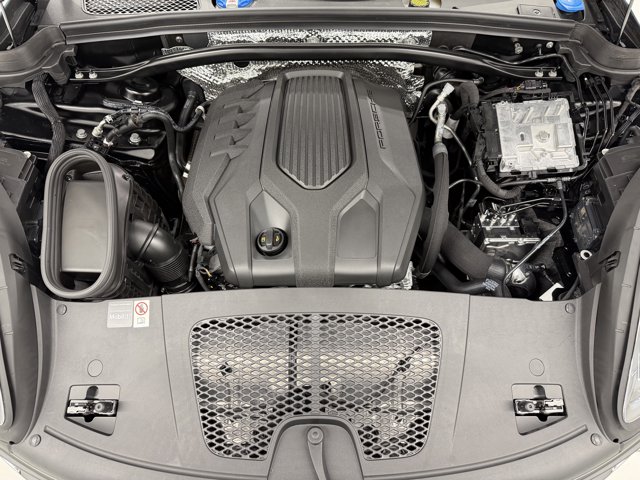 2026 Porsche Macan Base Image 13 of 58