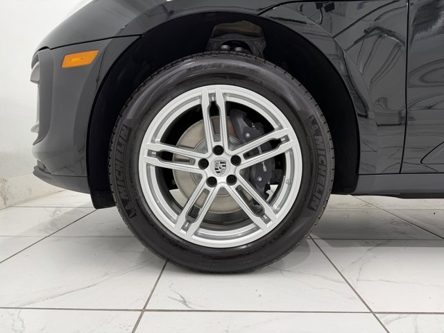 2026 Porsche Macan Base Image 14 of 58