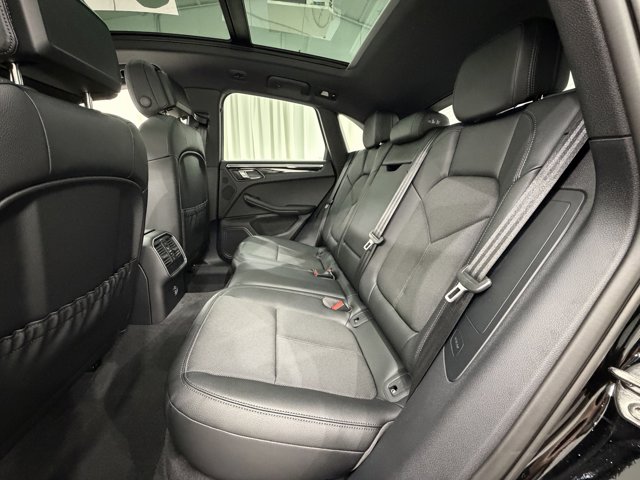 2026 Porsche Macan Base Image 20 of 58