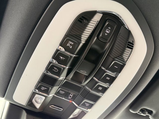 2026 Porsche Macan Base Image 40 of 58