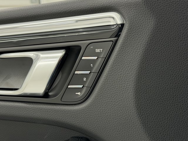 2026 Porsche Macan Base Image 39 of 58