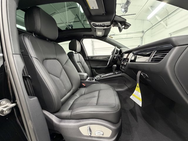 2026 Porsche Macan Base Image 22 of 58