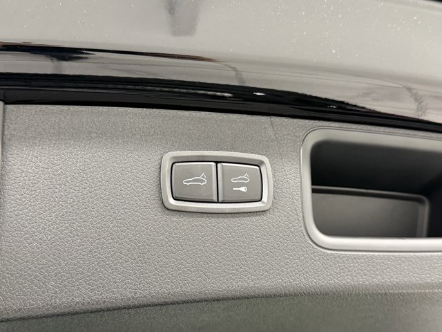 2026 Porsche Macan Base Image 43 of 58