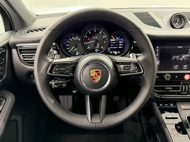 2026 Porsche Macan Base Image 27 of 58