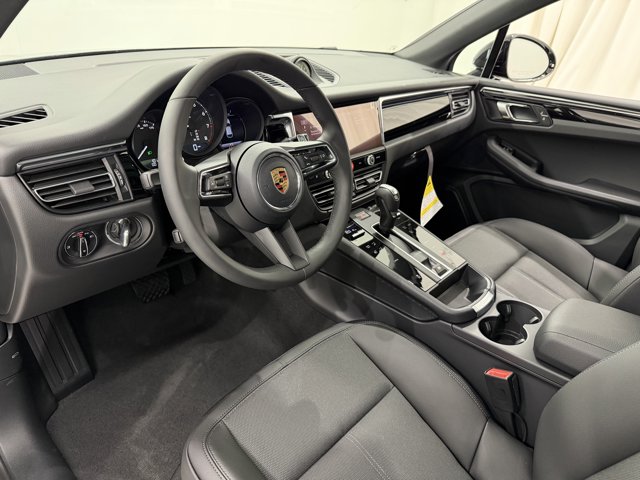 2026 Porsche Macan Base Image 25 of 58