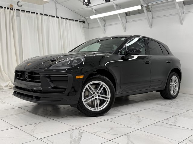 2026 Porsche Macan Base Image 2 of 58