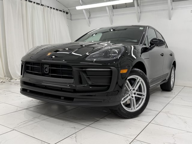 2026 Porsche Macan Base Image 4 of 58