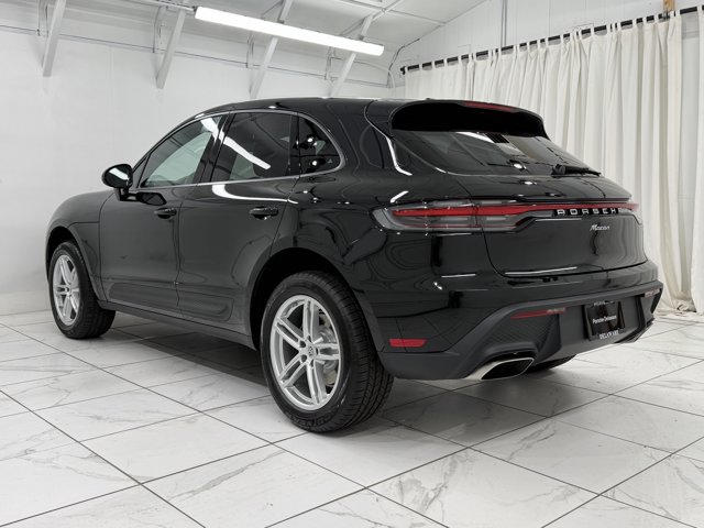 2026 Porsche Macan Base Image 10 of 58