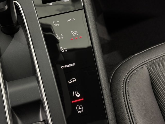 2026 Porsche Macan Base Image 35 of 58