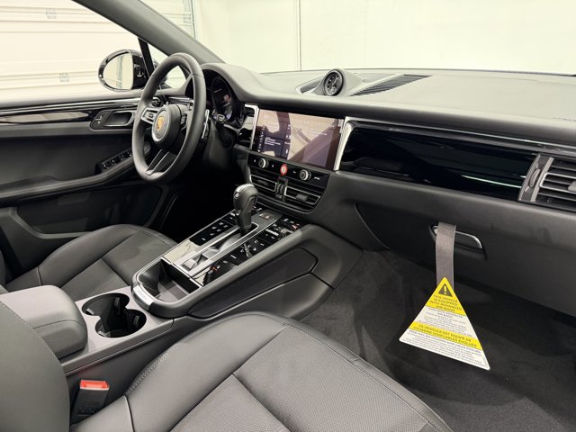 2026 Porsche Macan Base Image 23 of 58