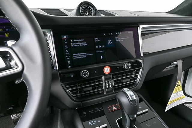 2026 Porsche Macan GTS Image 29 of 40