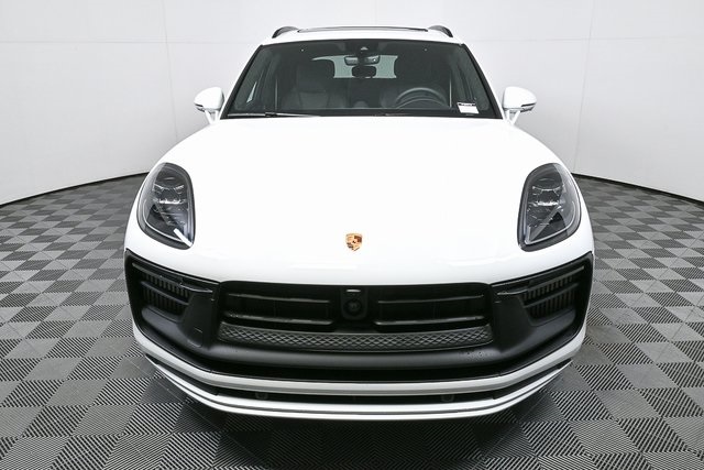 2026 Porsche Macan GTS Image 3 of 40