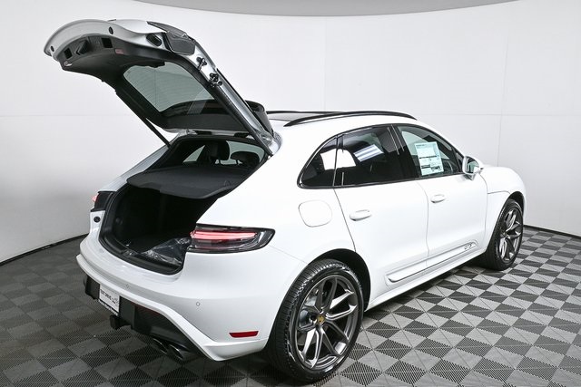 2026 Porsche Macan GTS Image 7 of 40
