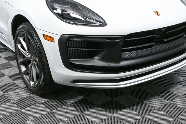 2026 Porsche Macan GTS Image 38 of 40