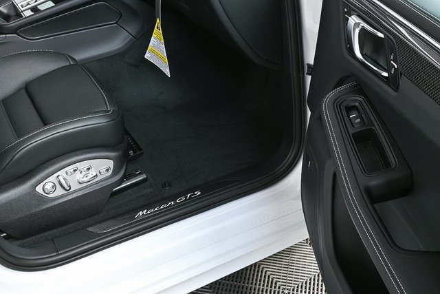2026 Porsche Macan GTS Image 39 of 40