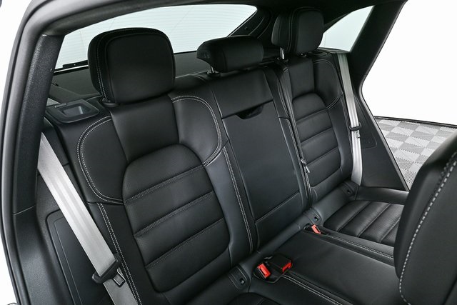 2026 Porsche Macan GTS Image 14 of 40