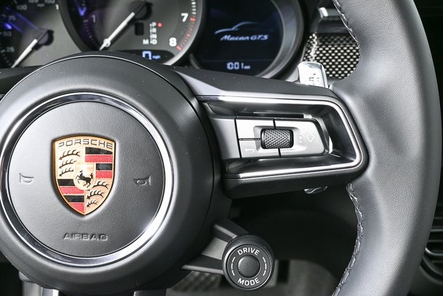 2026 Porsche Macan GTS Image 23 of 40