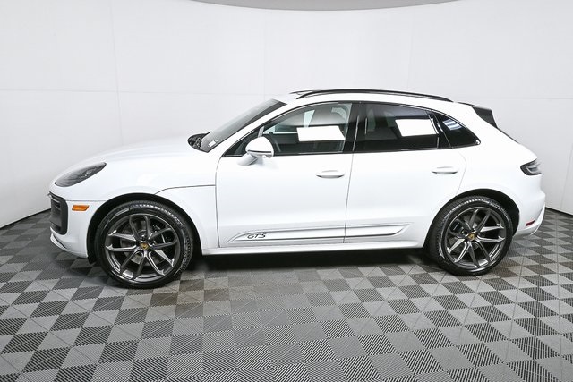 2026 Porsche Macan GTS Image 10 of 40
