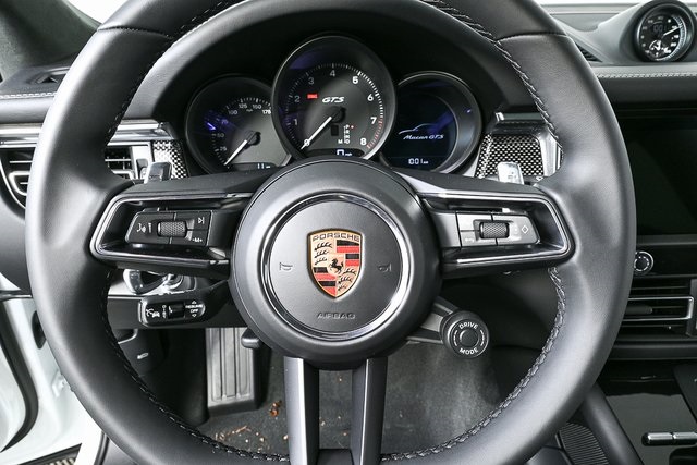 2026 Porsche Macan GTS Image 22 of 40