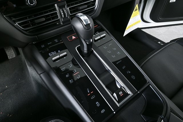 2026 Porsche Macan GTS Image 31 of 40