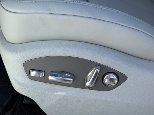 2026 Porsche Macan T Image 27 of 39