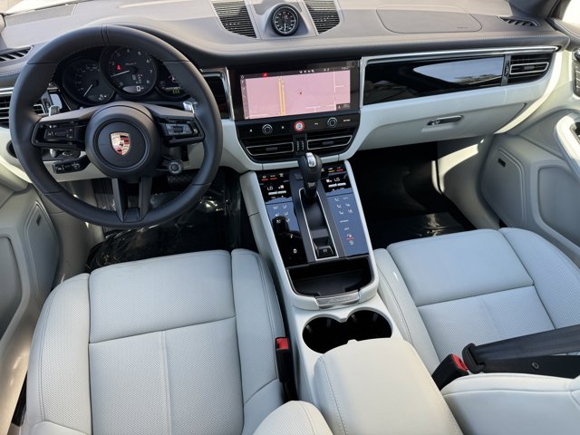 2026 Porsche Macan T Image 14 of 39