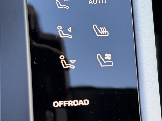 2026 Porsche Macan T Image 37 of 39