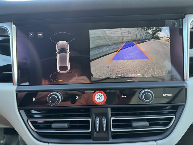 2026 Porsche Macan T Image 23 of 39