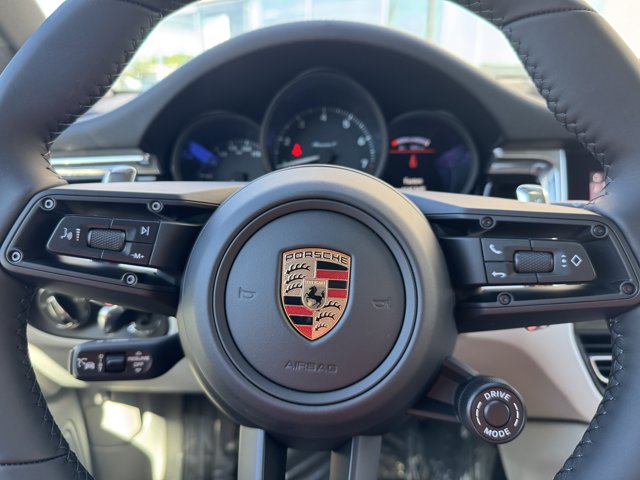 2026 Porsche Macan T Image 17 of 39