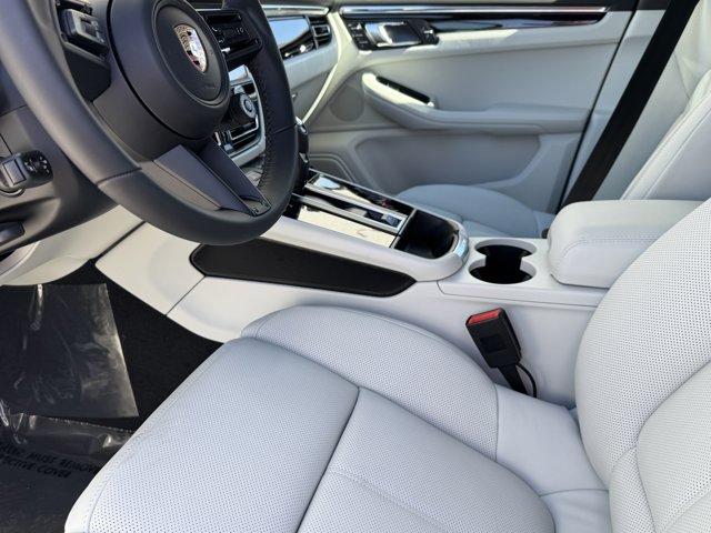 2026 Porsche Macan T Image 32 of 39