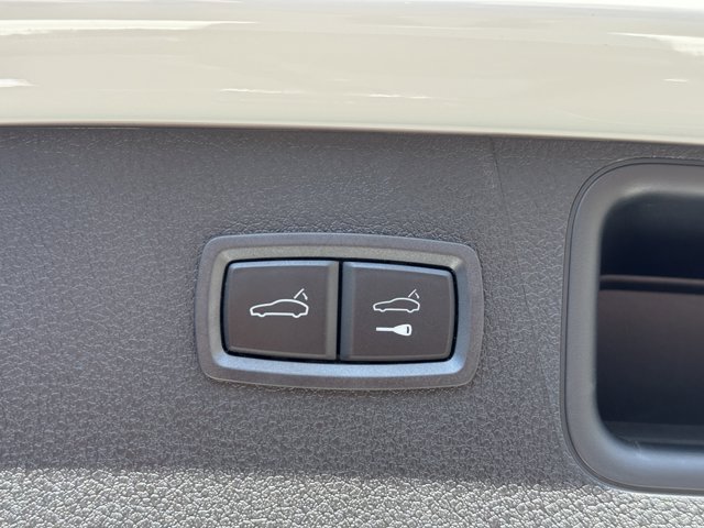 2026 Porsche Macan T Image 28 of 39