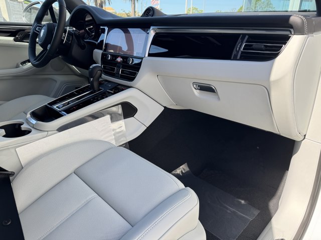 2026 Porsche Macan T Image 16 of 39