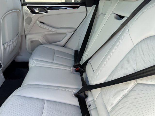 2026 Porsche Macan T Image 12 of 39