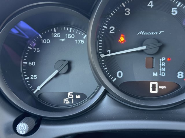 2026 Porsche Macan T Image 20 of 39