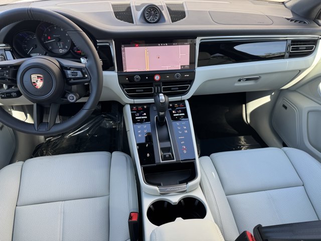 2026 Porsche Macan T Image 15 of 39