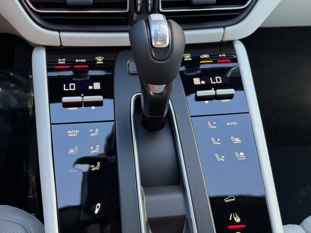 2026 Porsche Macan T Image 24 of 39