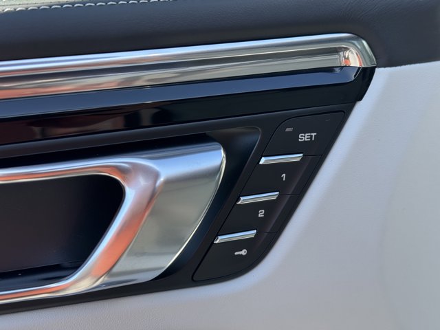 2026 Porsche Macan T Image 36 of 39