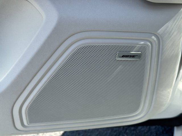 2026 Porsche Macan T Image 35 of 39